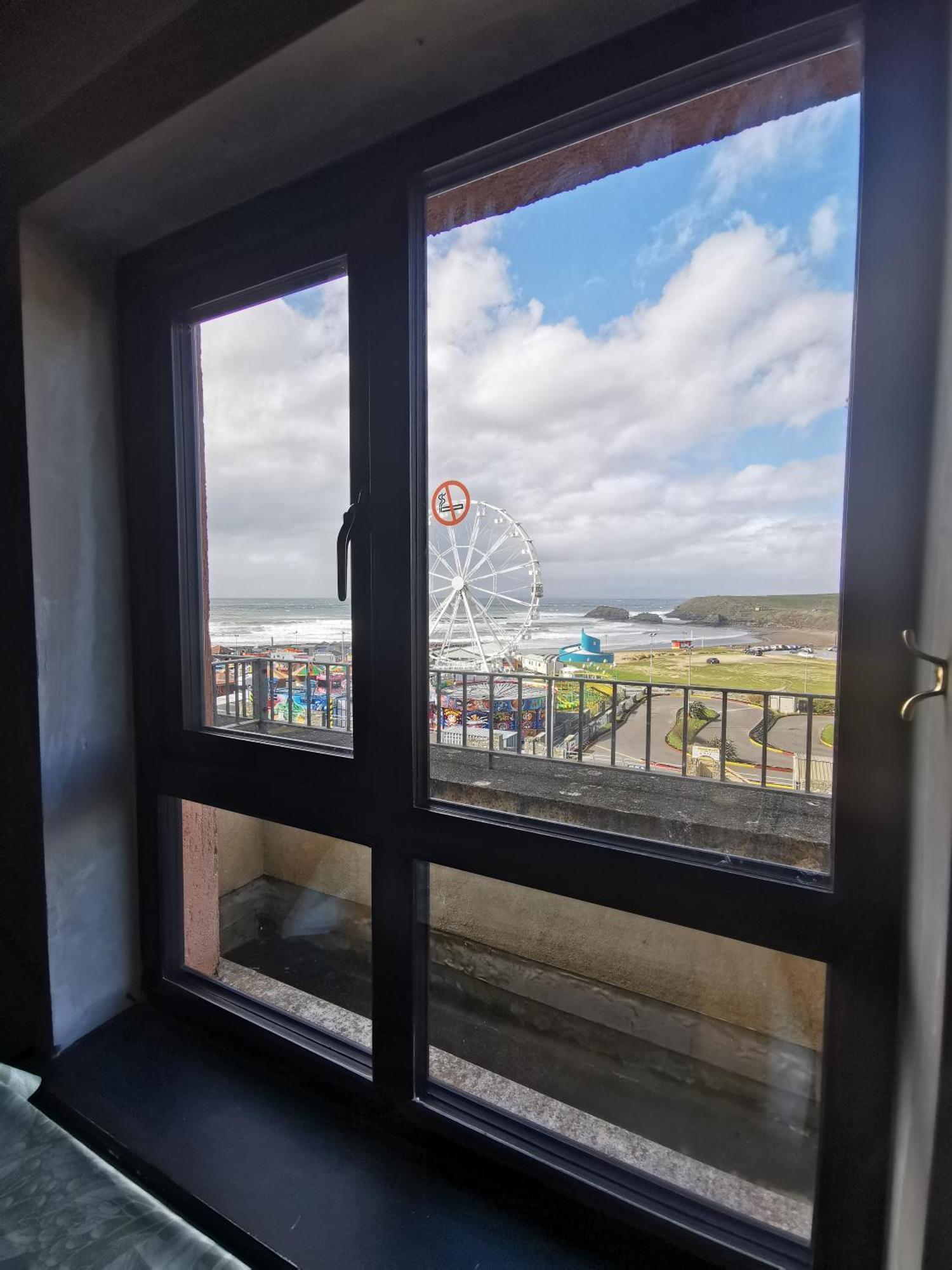 Palm Cove Luxurious Sea View Balcony Free Wifi Netflix Sleeps 5 *